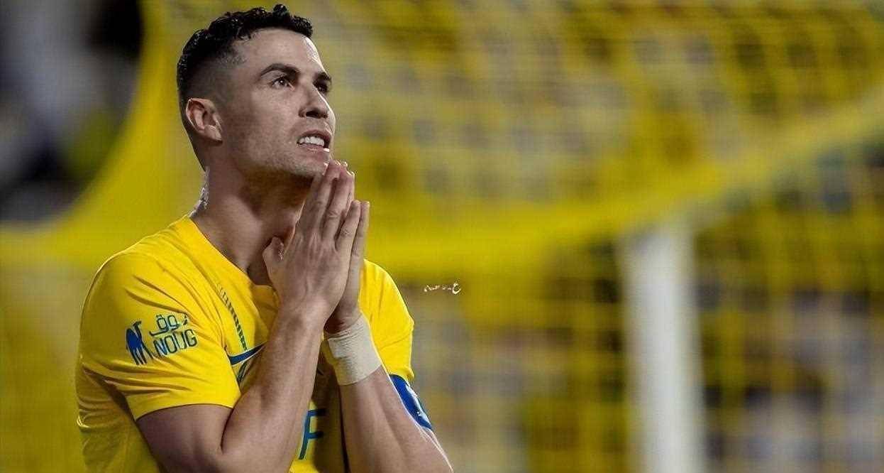 九游体育-C罗在比赛中受伤退赛，湖人主帅表示担忧！(c罗在比赛中受伤退赛,湖人主帅表示担忧了吗)